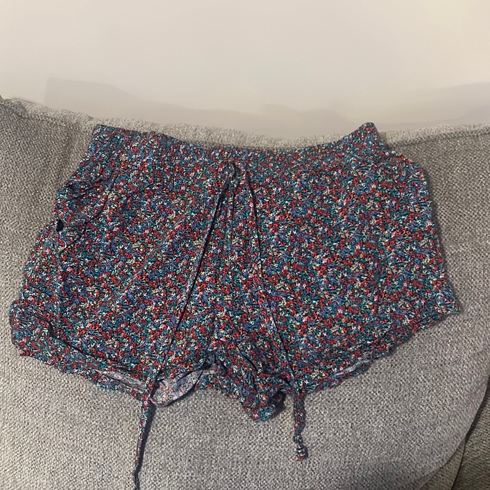 Multicolored shorts with pockets